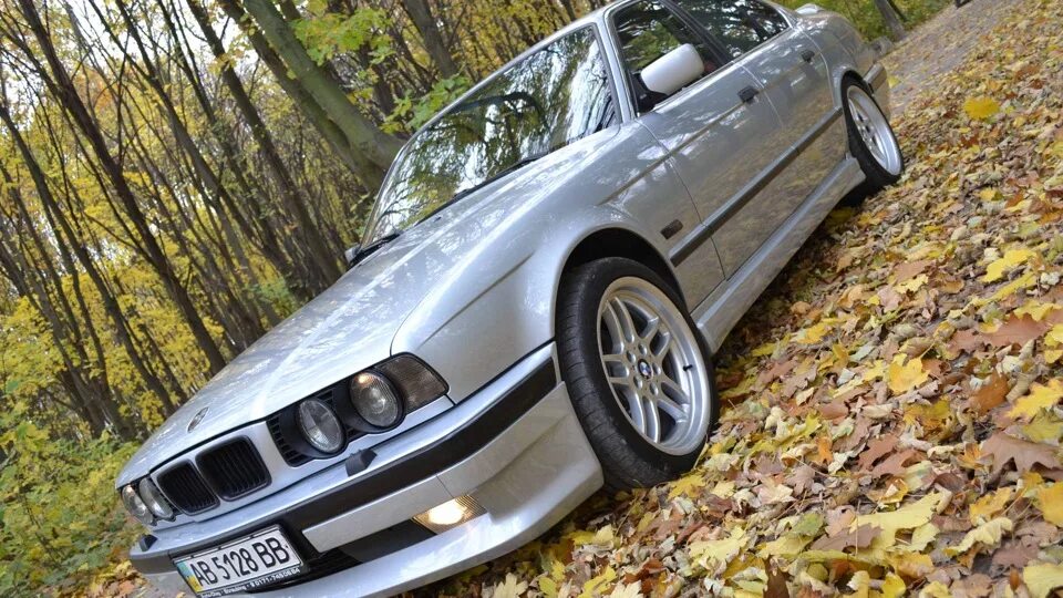 Бмв е34 серебристая фото File:BMW E34 M5 Sedan  Wikipedia