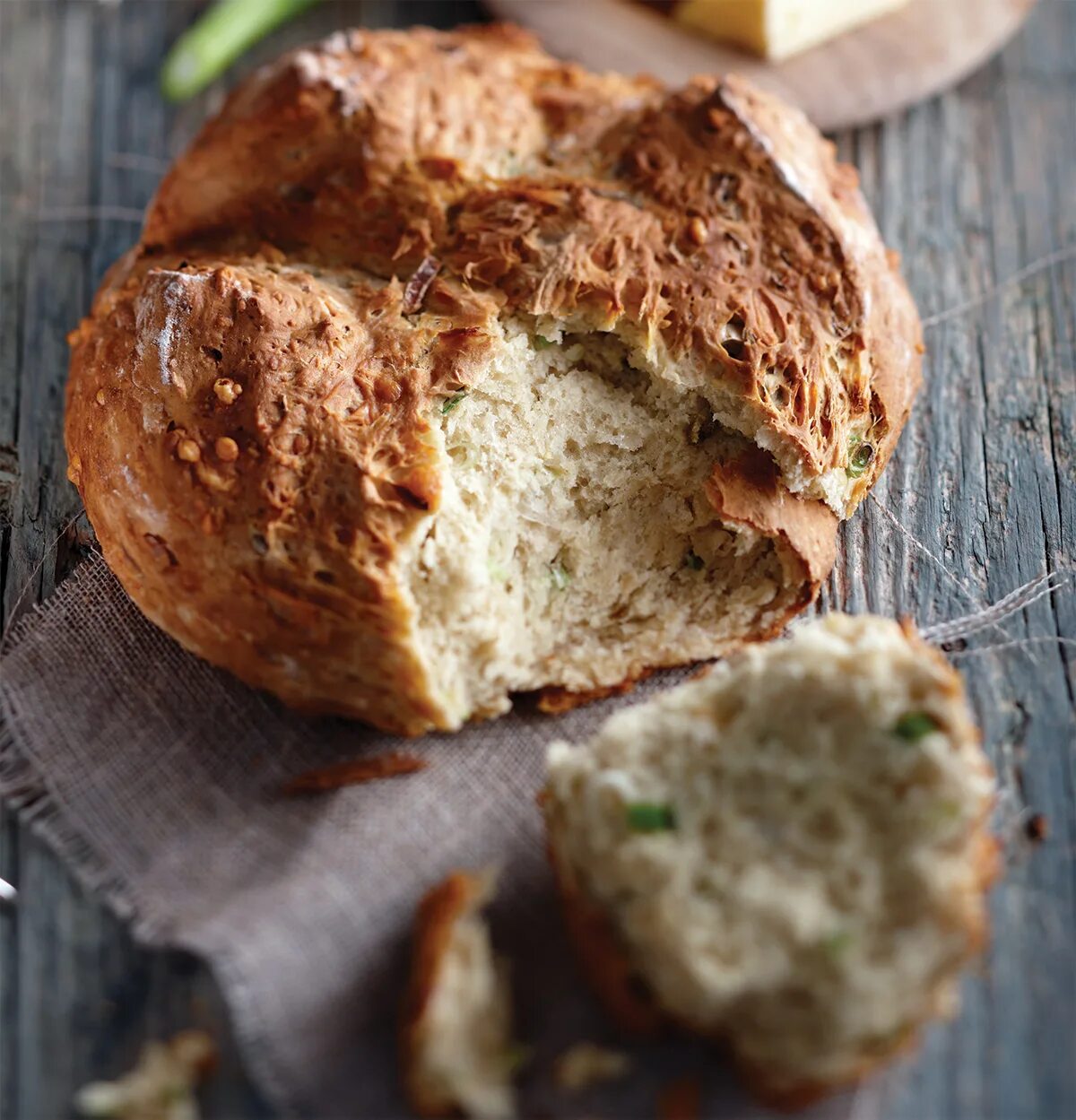 Цельнозерновой хлеб простой рецепт. Содовый хлеб Ирландия. Хлеб Житный бездрожжевой. Ирландский бездрожжевой содовый хлеб. Бездрожжевой хлеб из ржаной муки.