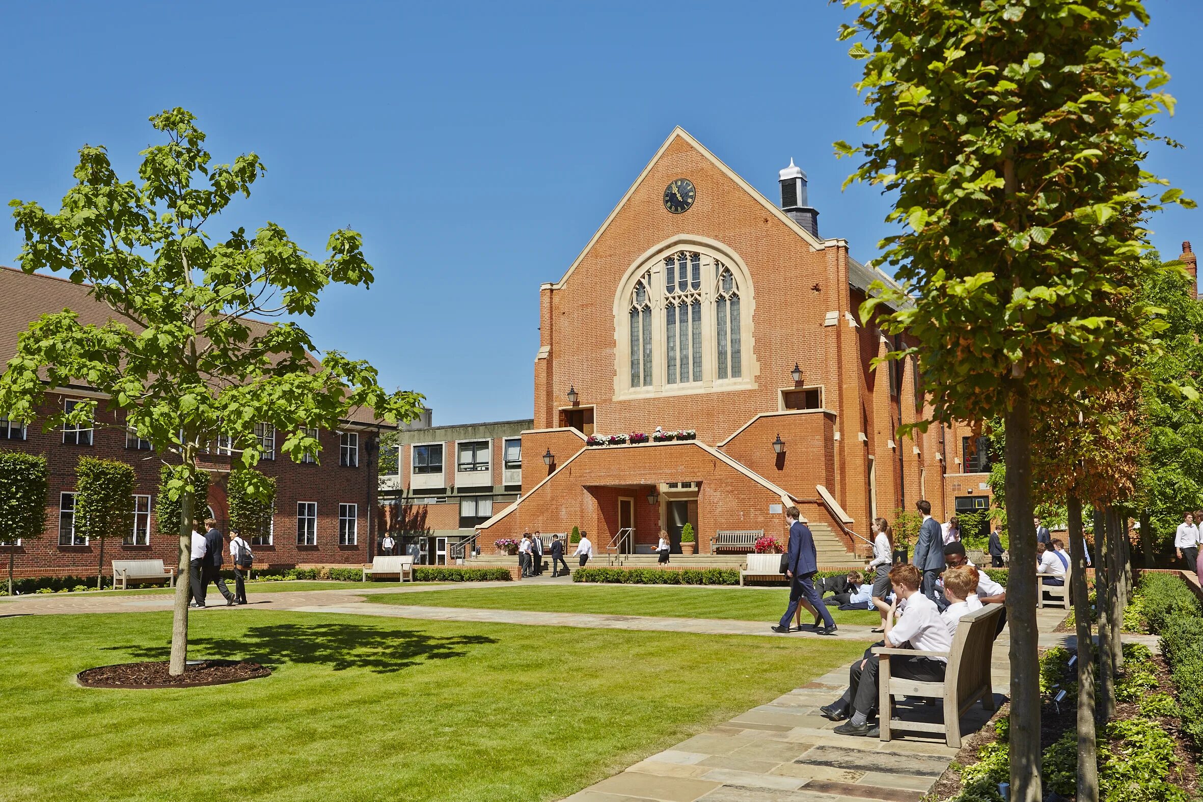 State school in britain. Королевская школа в Теркенбери. Кингс колледж. Private School. Public Schools in great Britain.