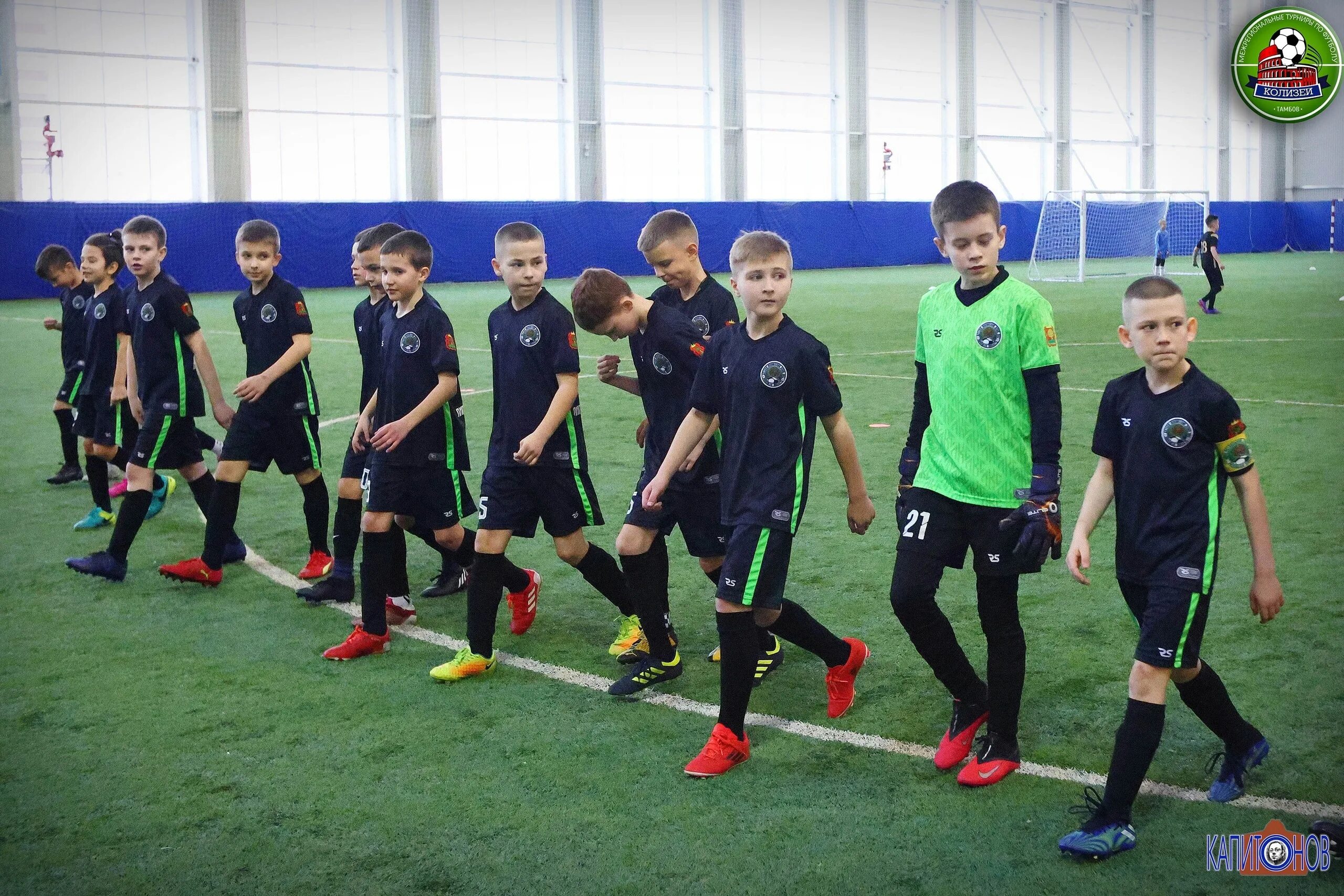 Сокол саратов 2008. Футбольный манеж тамбов. Тамбов команда лига городов. Академия футбола тамбов. Колизей тамбов футбол.