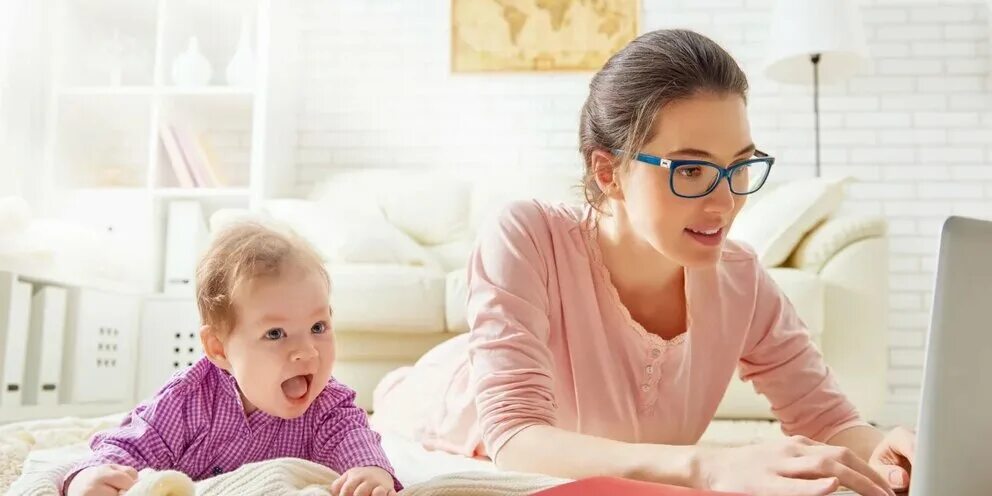 Переобучение в декрете в центре. Мама в декрете. Переобучение в декрете в центре. Бесплатное образование для мам в декрете. Курсы для мам в декрете.