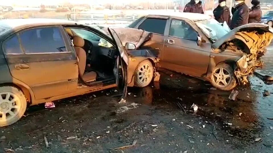 Чп дтп пермь сегодня. Авария на ул. промышленная пермь. авария в перми вчера на леонова.