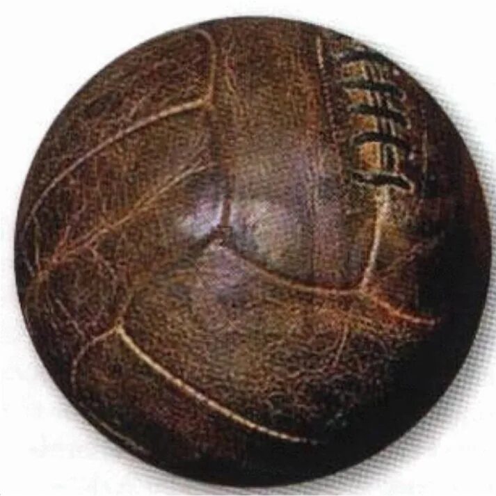 Первый мяч в футболе. Мяч в древней Греции фоллис. Старинный мяч. Древние футбольные мячи. Первый футбольный мяч.