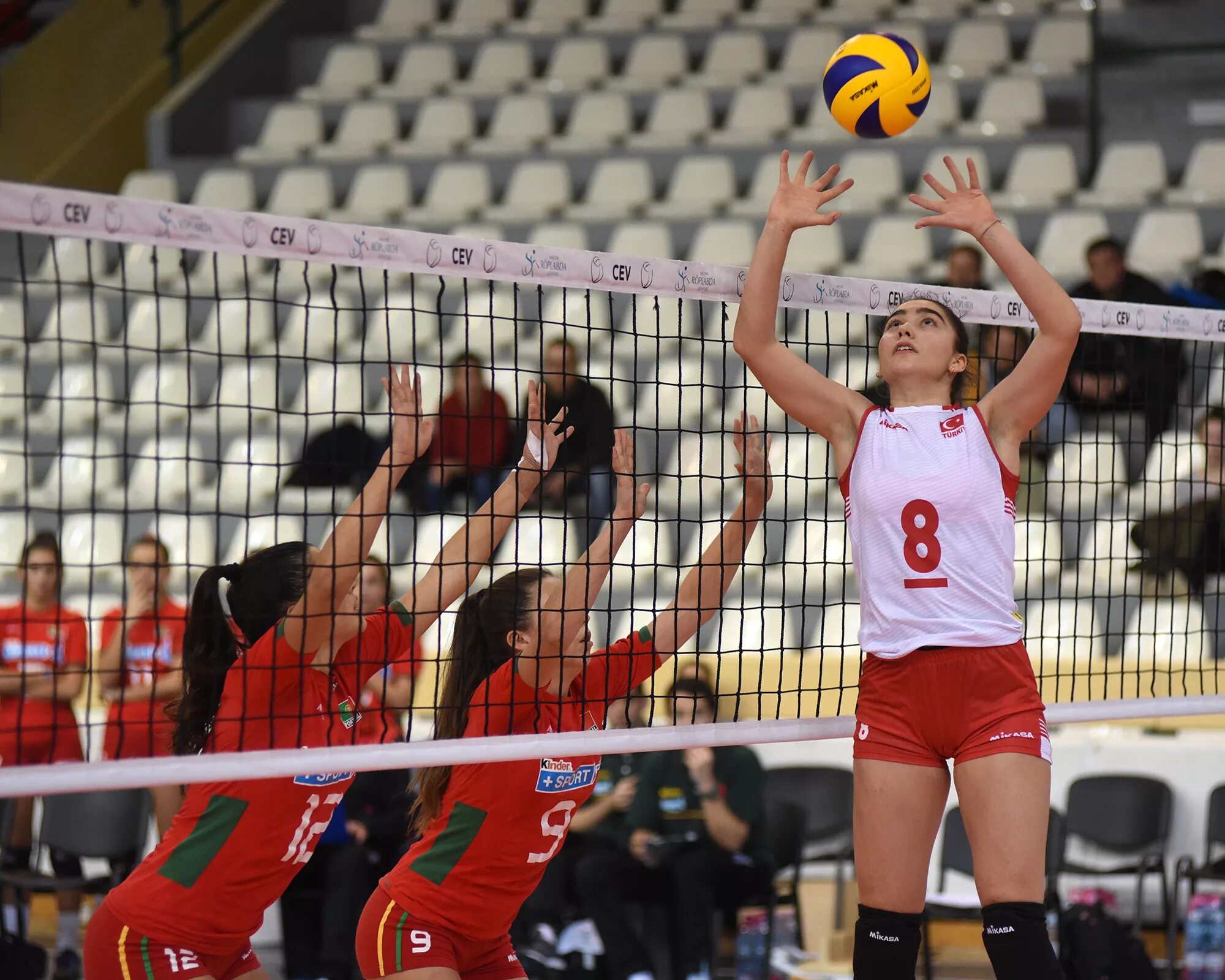 U u 19 0. Turkey Volleyball u17. Мишкольц волейбол. Знаешь Турция волейбол. Занешь Турция волейбол.