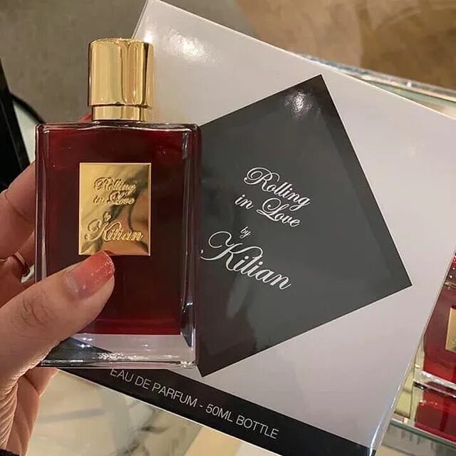 Парфюмерная вода kilian rolling in love. Парфюмерная вода kilian rolling in love. Духи kilian rolling in love. Киллиан роллинг ин лав. Духи киллиан роллинг ин лав.
