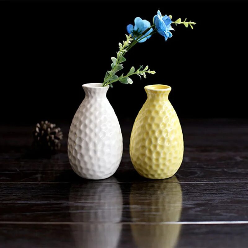 Маленькие вазы. Вазы маленькие керамика. Интересные небольшие вазы. Декор стола маленькие вазы.