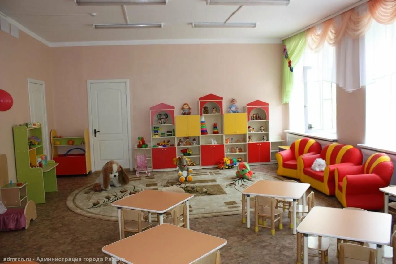 Описание детской комнаты в детском саду. Группа детского сада. Интерьер группы в детском саду. Помещения детского сада. Расстановка мебели в детском саду.