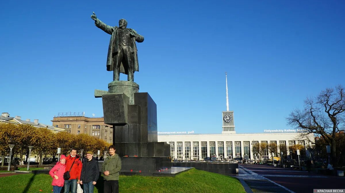 Пл ленина спб. Памятник Ленину в Санкт-Петербурге. Памятник Ленину в Санкт-Петербурге на площади Ленина. Площадь с памятником Ленина в Санкт-Петербурге. Памятник Ленину на площади Ленина СПБ.