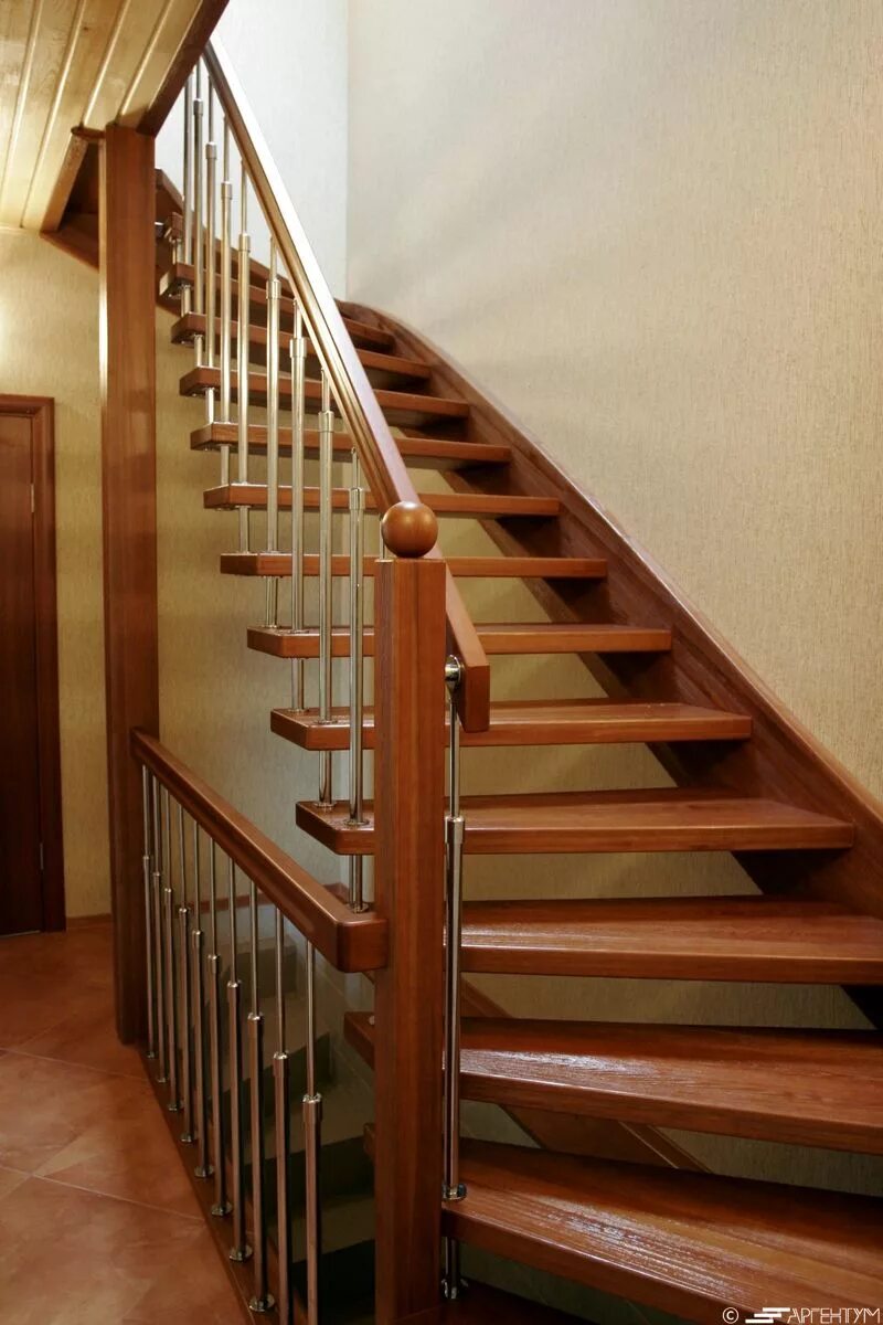 Ооо д ф. Лестница со скошенными ступенями. Лестница со скошенными ступеньками. Ступени для лестницы из лиственницы. Скошенная ступенька.
