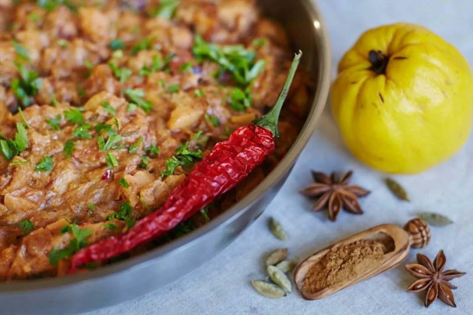 приготовление индийских блюд. индийское национальное блюдо. блюда с айвой. индийские вегетарианские блюда. индийская кухня чатни.