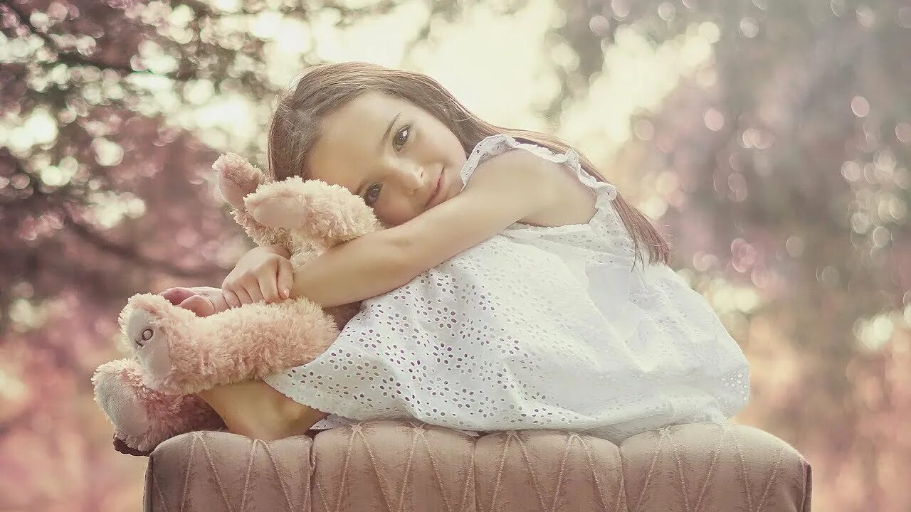 Весенняя любовь. Девушка с ромашками. Милая мамочка. Мамочка милая нежная славная добрая умная и лучезарная надпись. Весна любовь.