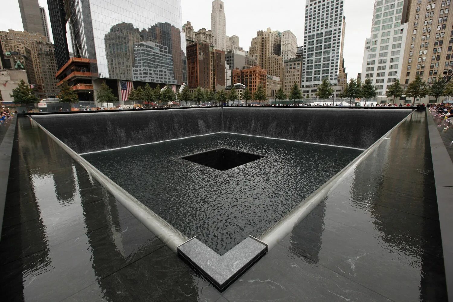 Мемориал ВТЦ В Нью-Йорке. Башни Близнецы 11 сентября мемориал. Мемориал 9/11 в Нью-Йорке. Мемориал Граунд Зеро в Нью-Йорке.