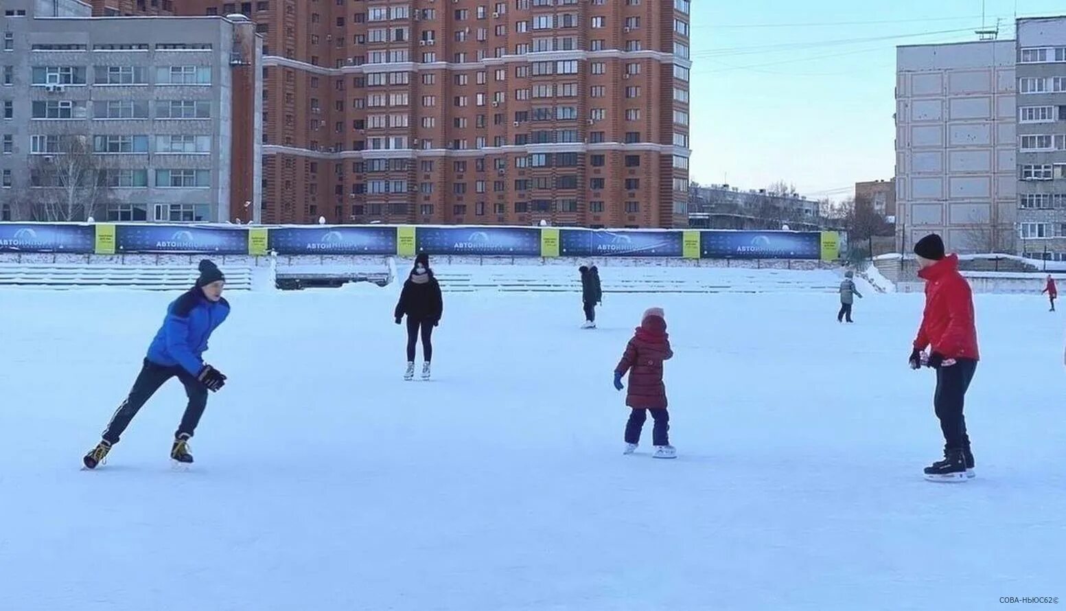 Каток рязань цена. Каток Локомотив Екатеринбург. Локомотив Рязань сталион. Стадион Локомотив Рязань. Городской каток.