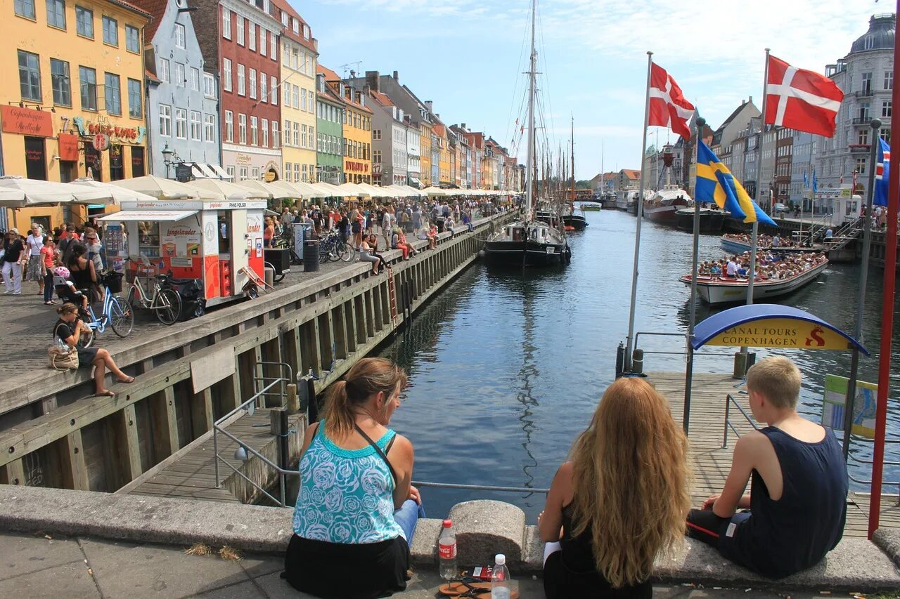 Время в копенгагене сейчас. Копенгаген река.