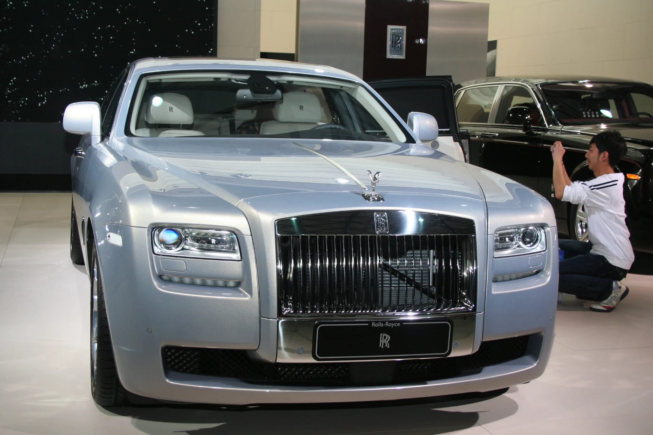 Китайский ройс ройс. Китайский Роллс Ройс. Китайский Роллс Ройс Geely. Rolls-Royce Phantom и Geely ge. Китайский Роллс Ройс 2020.