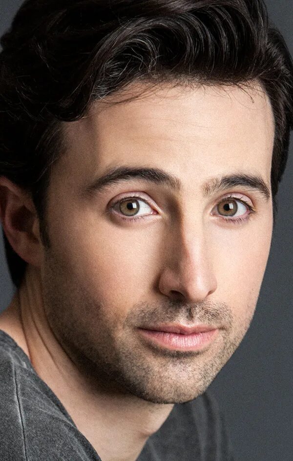 Джош цукерман 2021. Джош цукерман отчаянные домохозяйки. Josh zuckerman. Закерман лицо. Эдди орлофски джош цукерман в отчаянных домохозяйках.