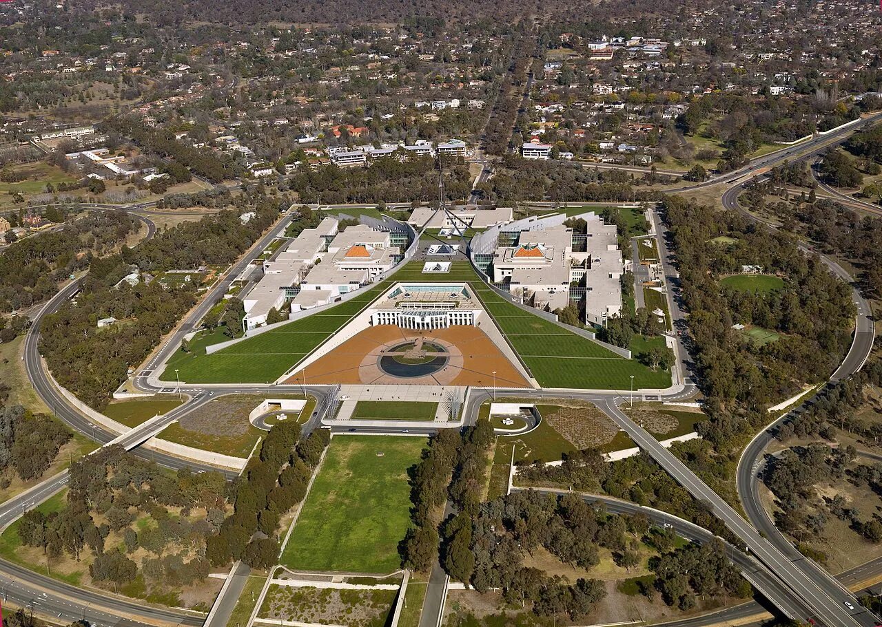 Канберра парламент Хаус. Здание парламента (Канберра). Карберра новый парламент. Старое здание парламента Канберра в Канберре.