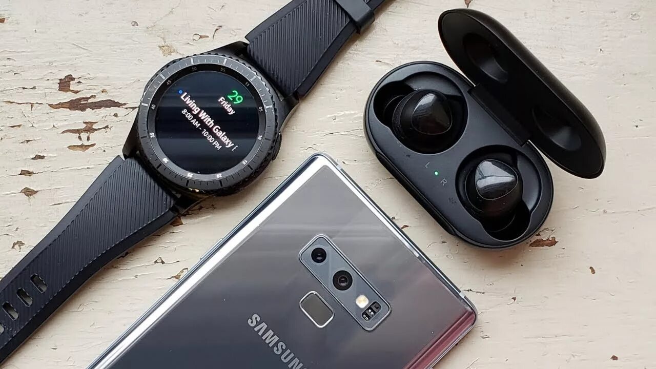 Watch buds black. Самсунг вотч 3 и наушники. samsung watch buds. galaxy watch buds sm r800. note 20 galaxy watch buds.