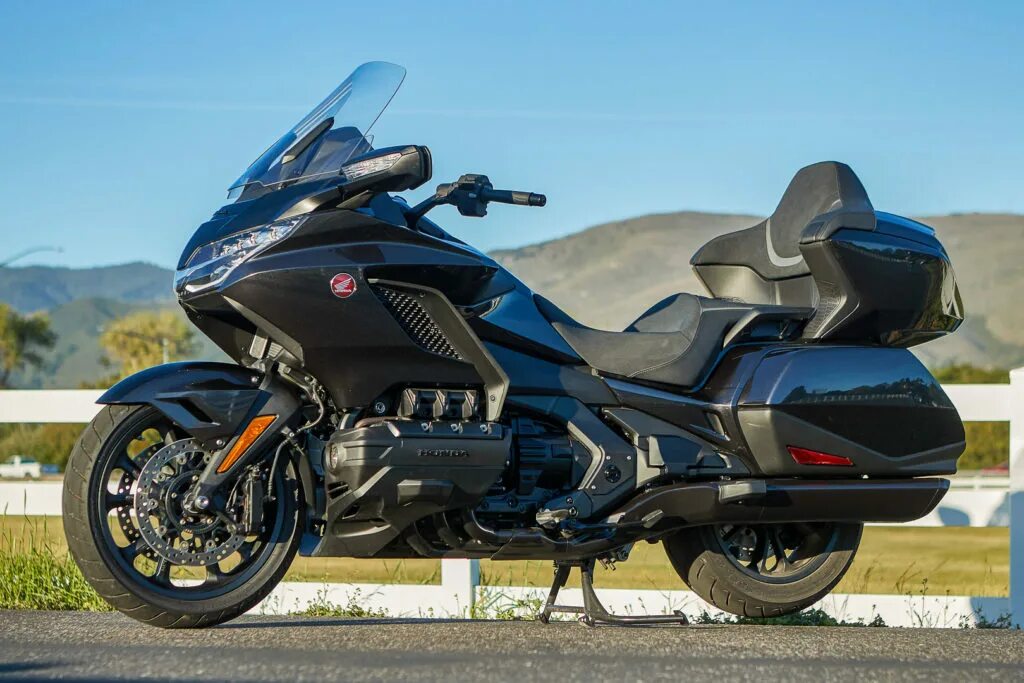 Honda Gold Wing 2021. Honda Gold Wing Tour 2021. Хонда Голд Винг 2021. Honda Gold Wing Tour.