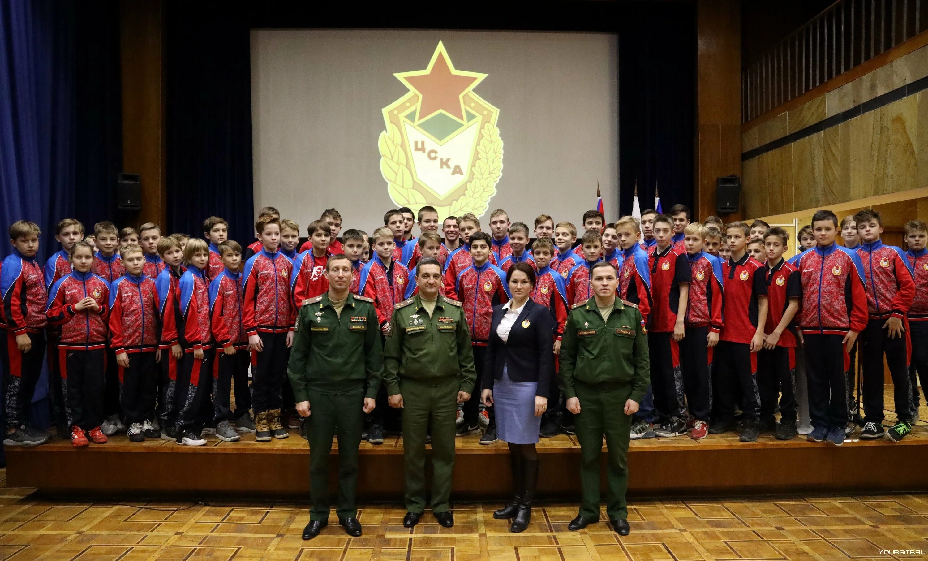 Военно спортивные организации. Армейская спортивная форма. Спортивная форма в армии. Спортивная ФОРМАВ армия Росси. Военная форма спортивная армия.