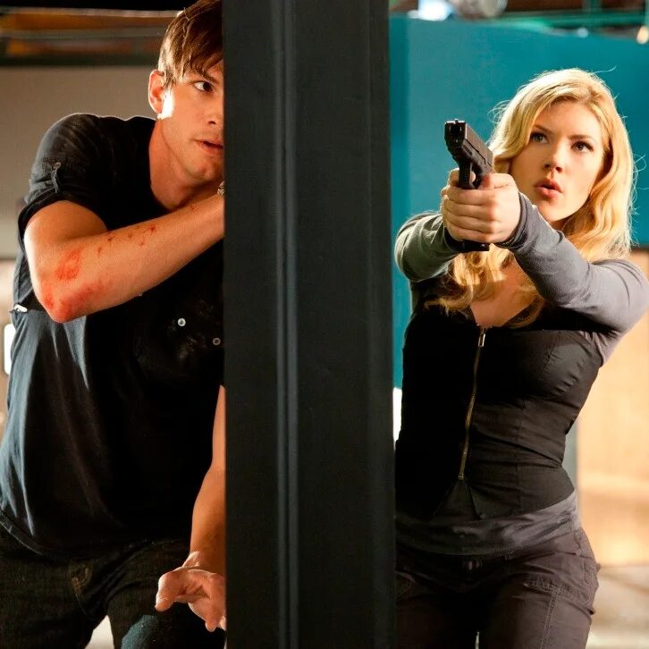 Киллеры 2010 эштон кутчер. Киллеры 12. Кэтрин хейгл киллеры. Семь сериал про убийцу. Кэтрин хейгл киллеры фильм 2010,.