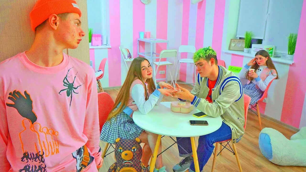 леди диана загородный дом. смайл из леди дианы. смайл из леди дианы. смайлик из леди дианы. леди диана черлидерша в школе.