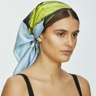 Маленький платок на голове