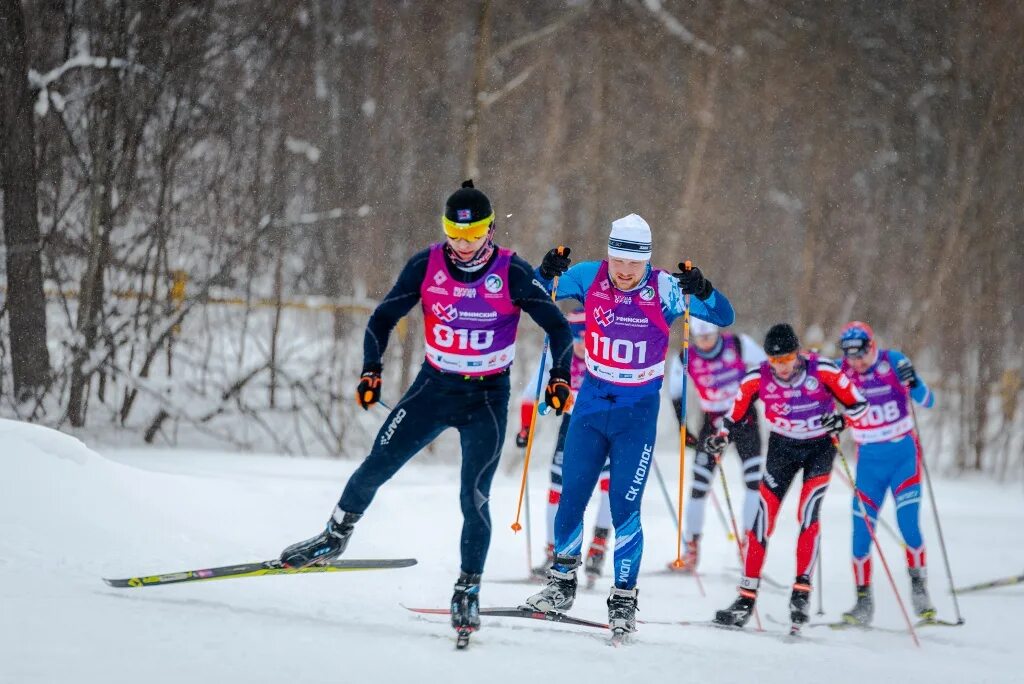 Лыжный марафон старт. Смена лыж марафон. Парк Гастелло Уфа лыжные гонки. Уфимский лыжный марафон 2023 медаль финишера.