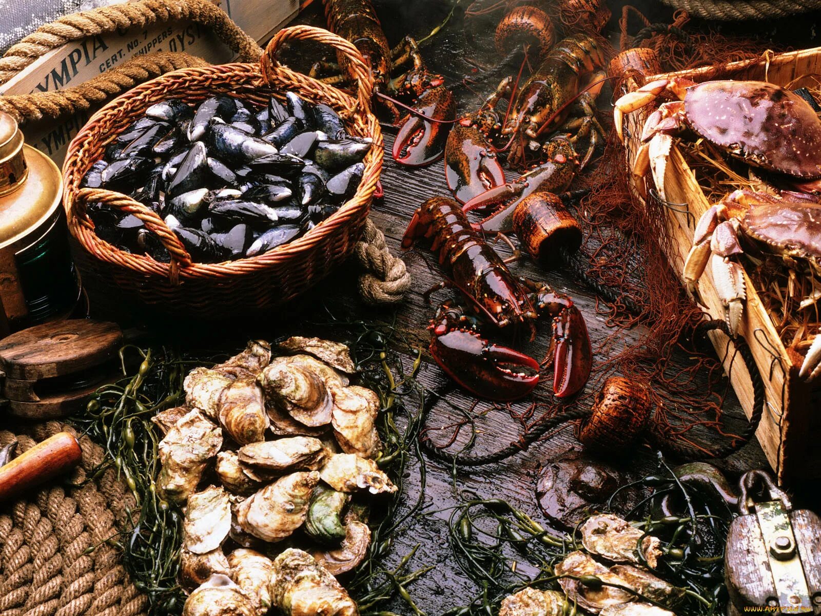 Копченая вода. Добыча морепродуктов. Морепродукты дальнего Востока. Рыбные деликатесы. Дальневосточные морепродукты.