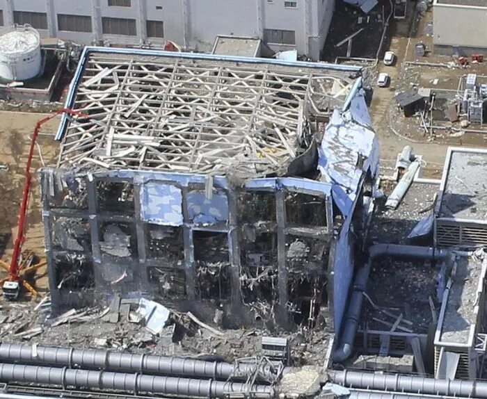 Крокус жуткие фото. Аварии на АЭС. АЭС Фукусима страшные фото. Внутри энергоблока Фукусима. Японец ядерная авария по обогащению.