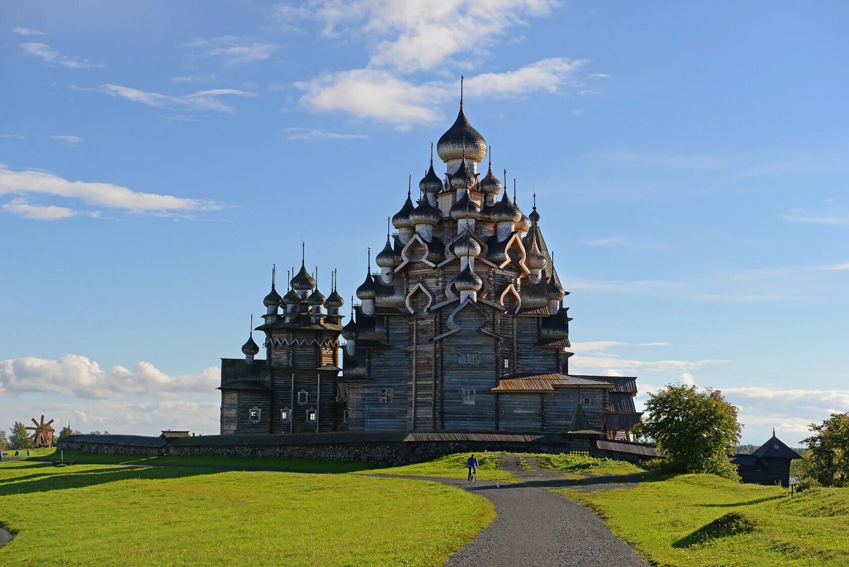 Кижи музей-заповедник. Храм Преображения Господня Кижи. Кижский Погост Кижи. Кижи Карелия архитектурный ансамбль Кижского погоста.