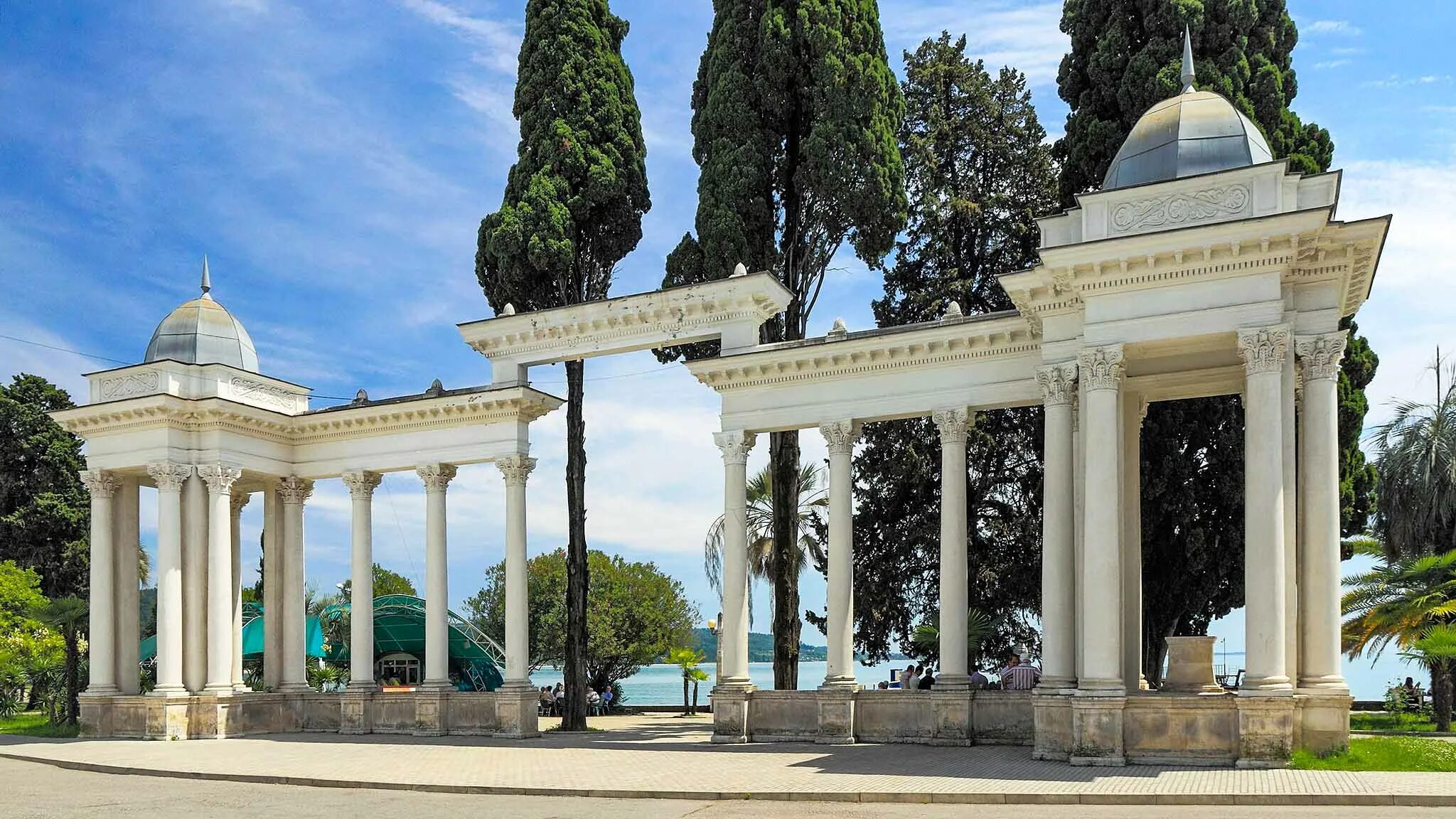 Колоннада в сухуми. Абхазия сухум колоннада. брехаловка абхазия сухум. колоннада сухум. абхазия столица сухум.