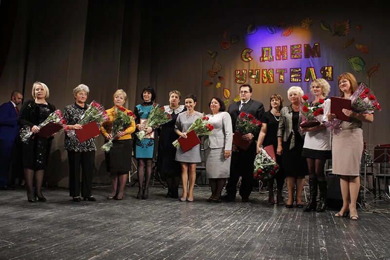 Преподаватели города. Директор 10 школы елец. школа номер 10 города елец. школа 10 елец учителя. учителя 12 школы г. елец.