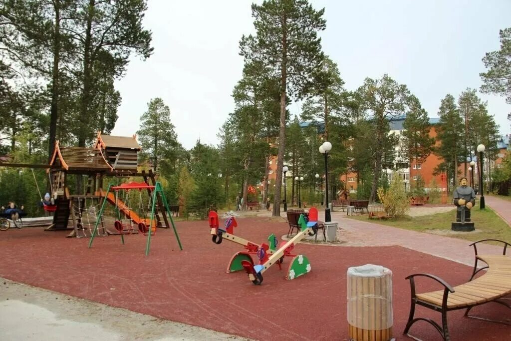 Город губкинский янао парк. Губкинский. Никольский сквер губкинский. Губкинский город парк. Город губкин старый парк.