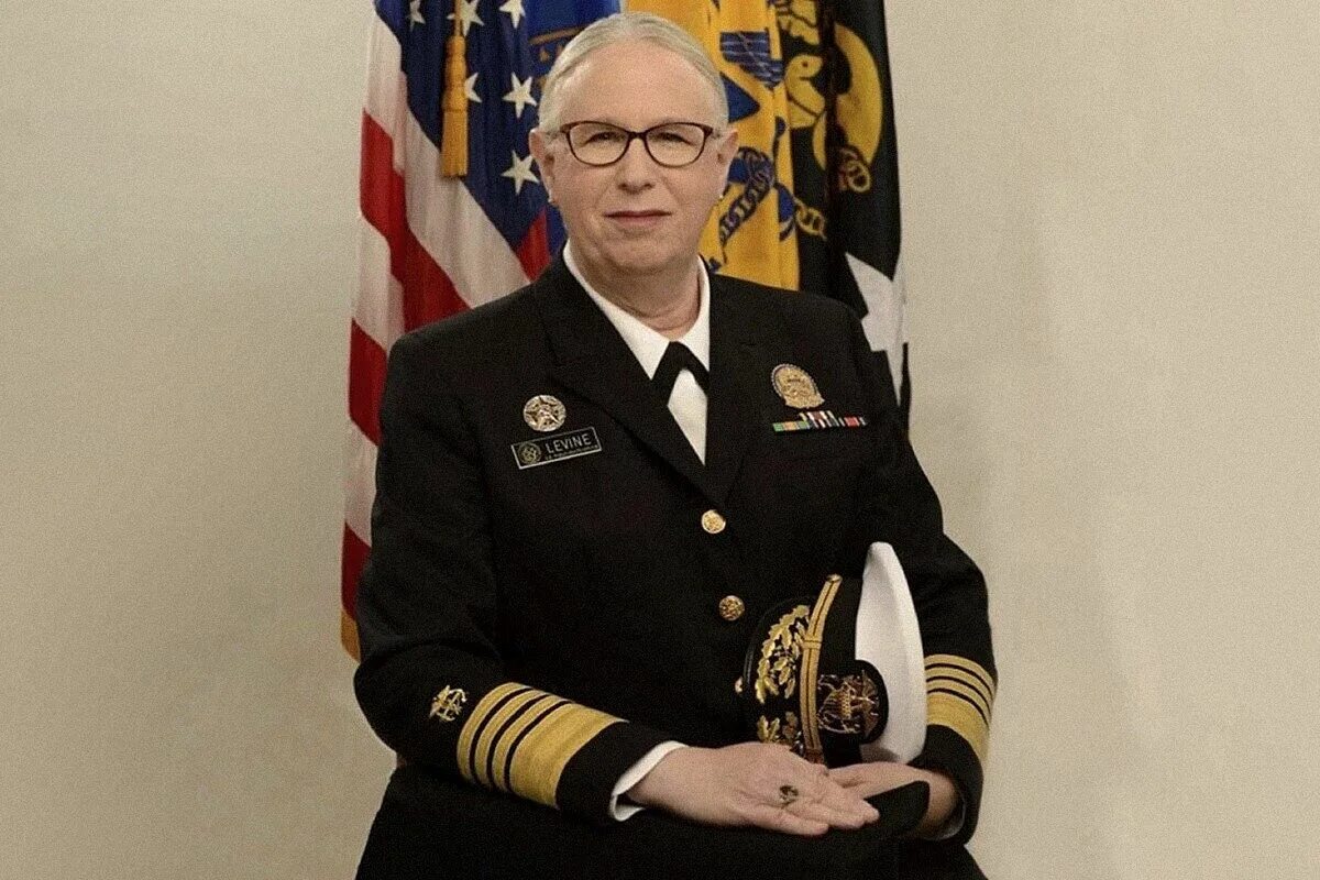 Генерал США Рейчел Левин. ��‍♂️трансгендерный Адмирал США Рейчел. Генерал США трансгендер.