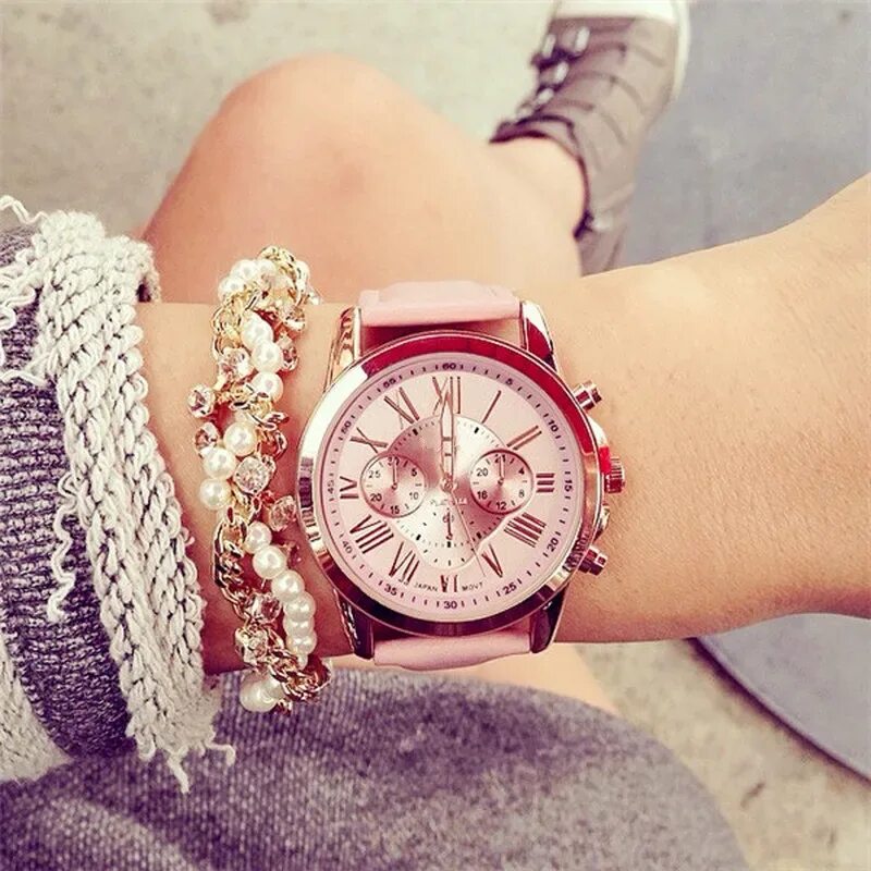 Красивые девушки с часами. Красивые женские часы. Модные женские часы. Часы на руку женские. Красивые часы на руку.