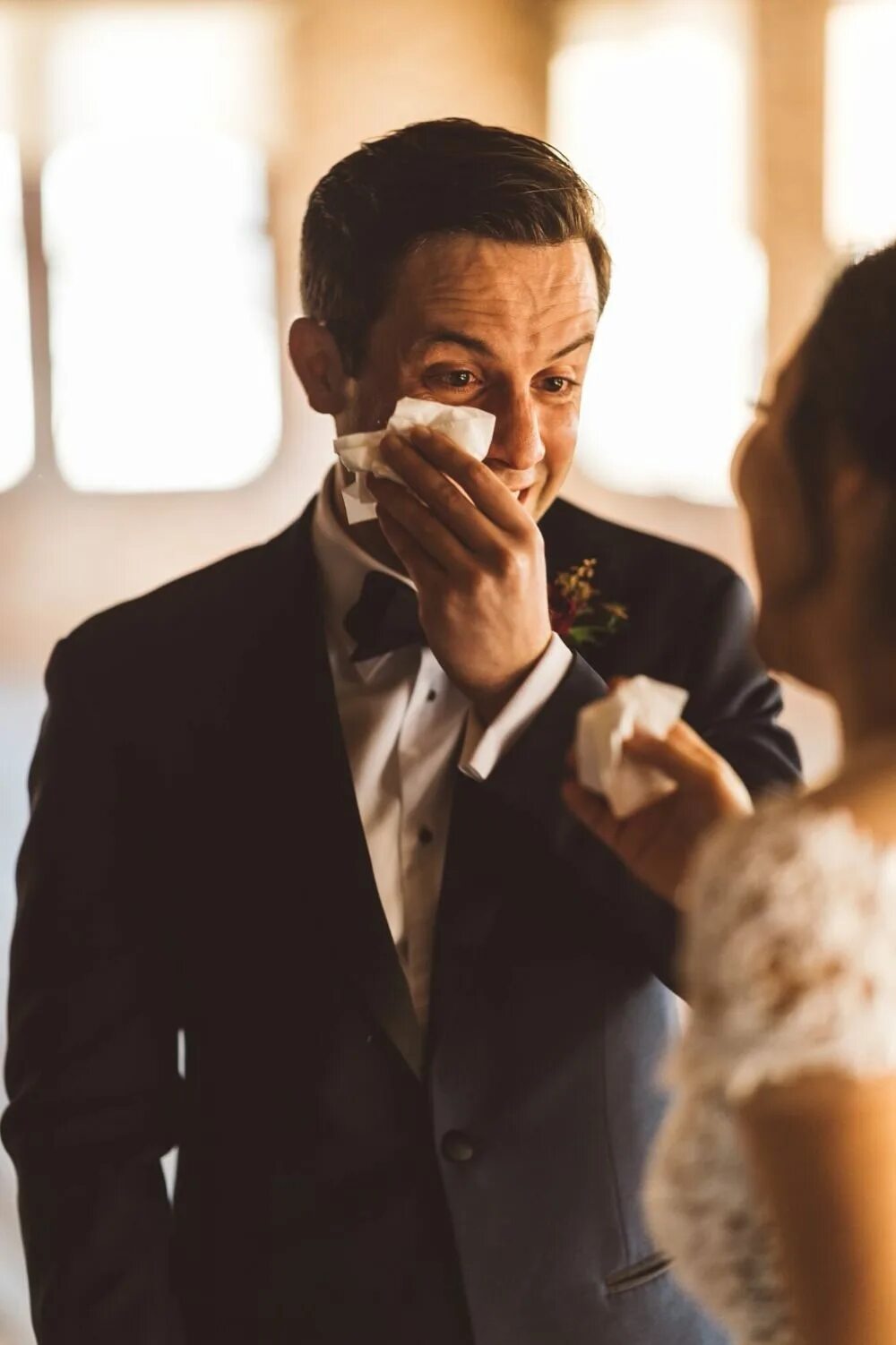 Жених плачет. Жених плачет на свадьбе. Groom crying.