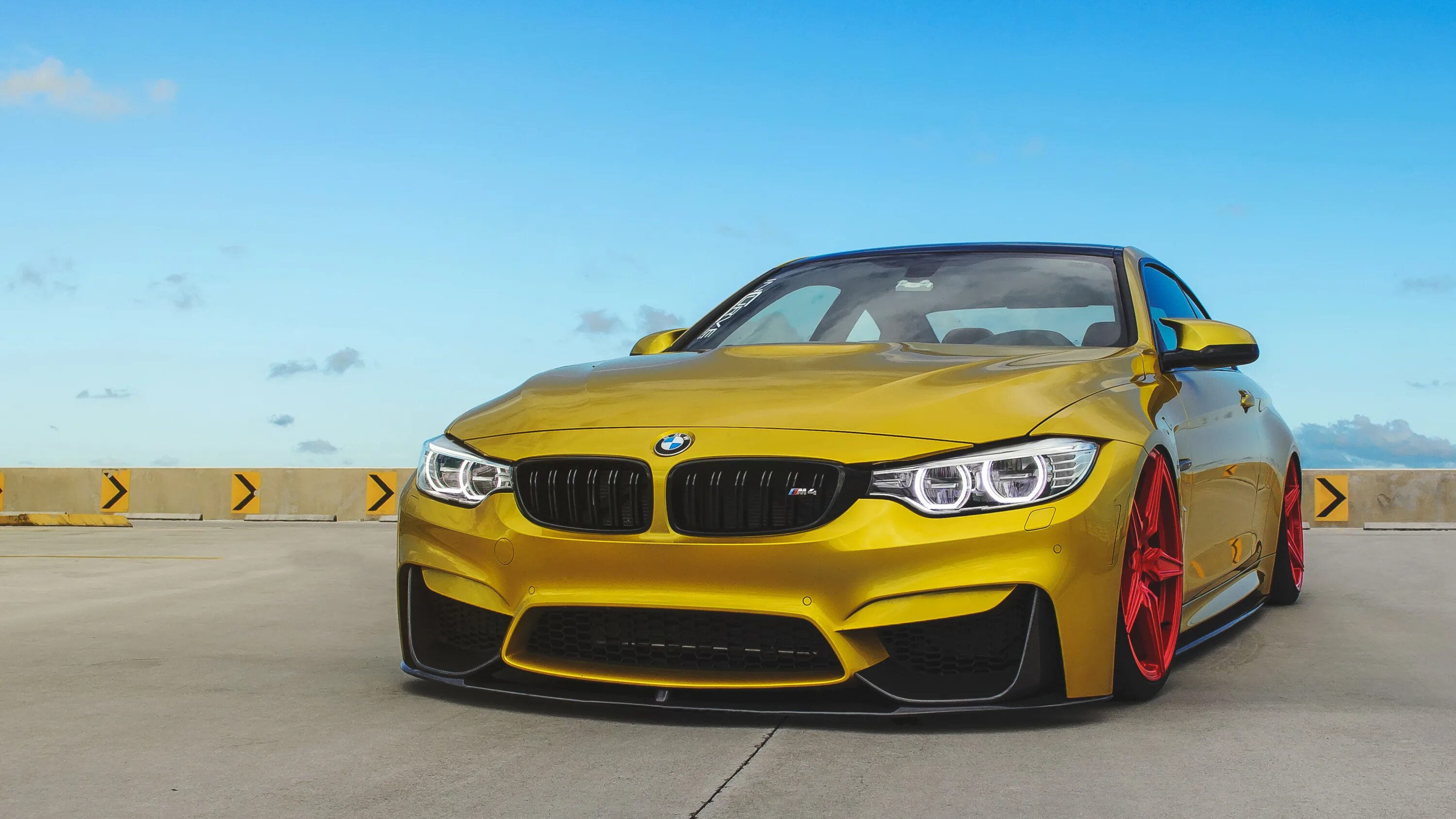 Бмв м4 обои. BMW m4. БМВ м4 ф90. БМВ м5 и БМВ м4. BMW m4 2018.