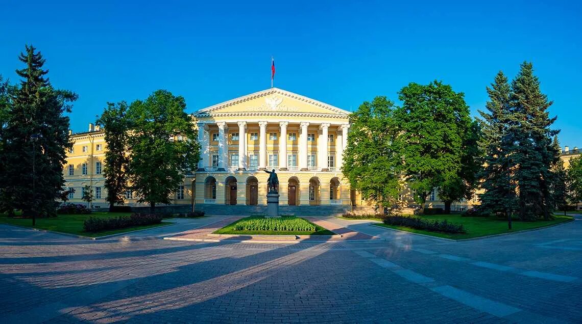 Сайт смольного в санкт петербурге. Смольный дворец в санкт-петербурге 1917. смольный институт благородных девиц в санкт-петербурге. смольный дворец институт благородных девиц. смольный институт благородных девиц здание.