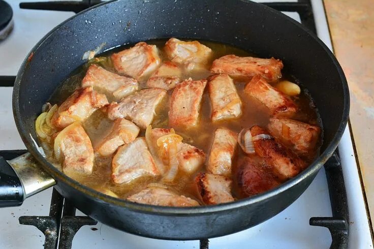Свинина со сметаной на сковороде - пошаговый рецепт с фото на Повар.ру