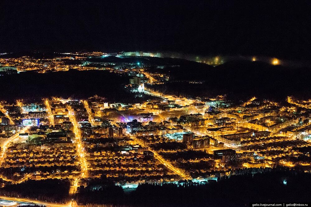 Ханты-Мансийск с высоты птичьего полета. Ночной Ханты-Мансийск. Ночной Ханты-Мансийск с высоты. Город Ханты Мансийск вид сверху. Спутник хмао