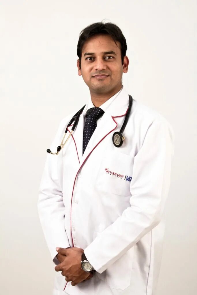 Знаменитые врачи. Индийский врач. Доктор индия. Доктор индия. Dr.