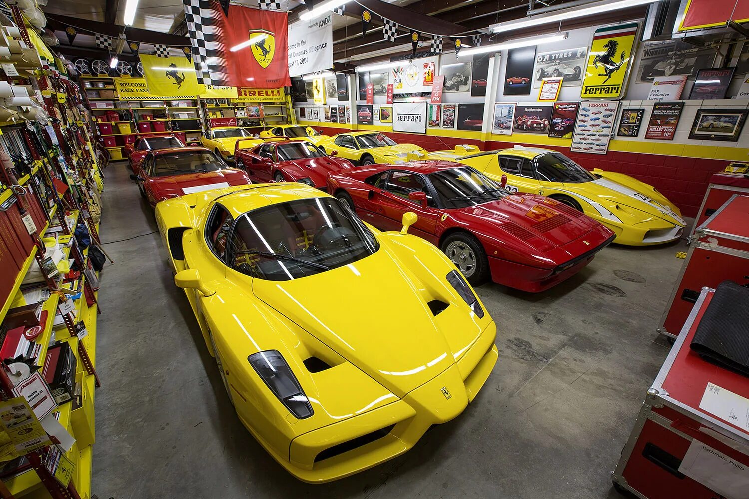 Феррари коллекшн. Коллекции Ferrari. Самая большая коллекция суперкаров. Автосалон Феррари. Ferrari collection