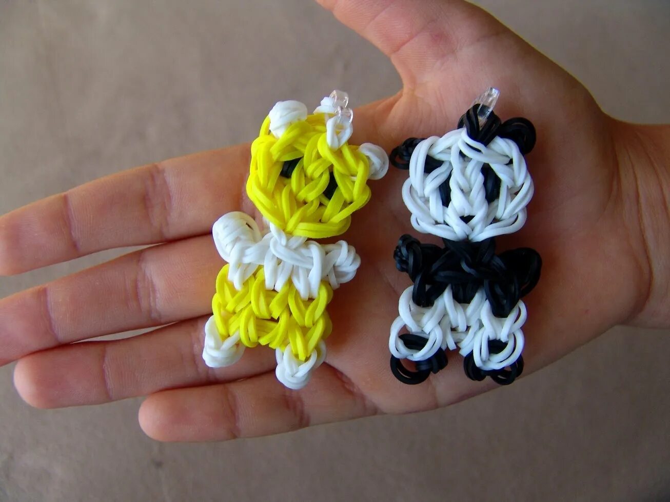 Как сделать из резинок разные. Браслеты из резинок. Как сделать из резинок разные. Браслеты из резинок. Плетение из резиночек фигурки.