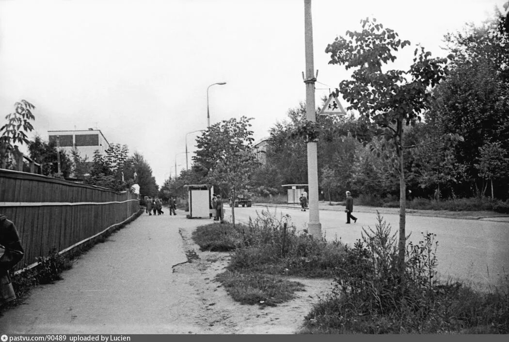 Ангарская улица москва 1990. Ховрино ангарская. Стадион локомотив на ангарской улице. Марксистская улица 1975 год москва. Ховрино ангарская.