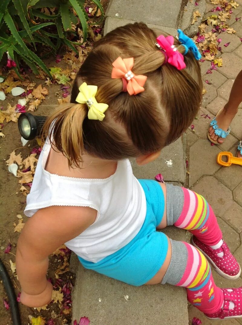 Меньше хвост. Прически для девочек. Детские прически для девочек. Причёски для девочек в садик. Прически для девочек 5 лет.