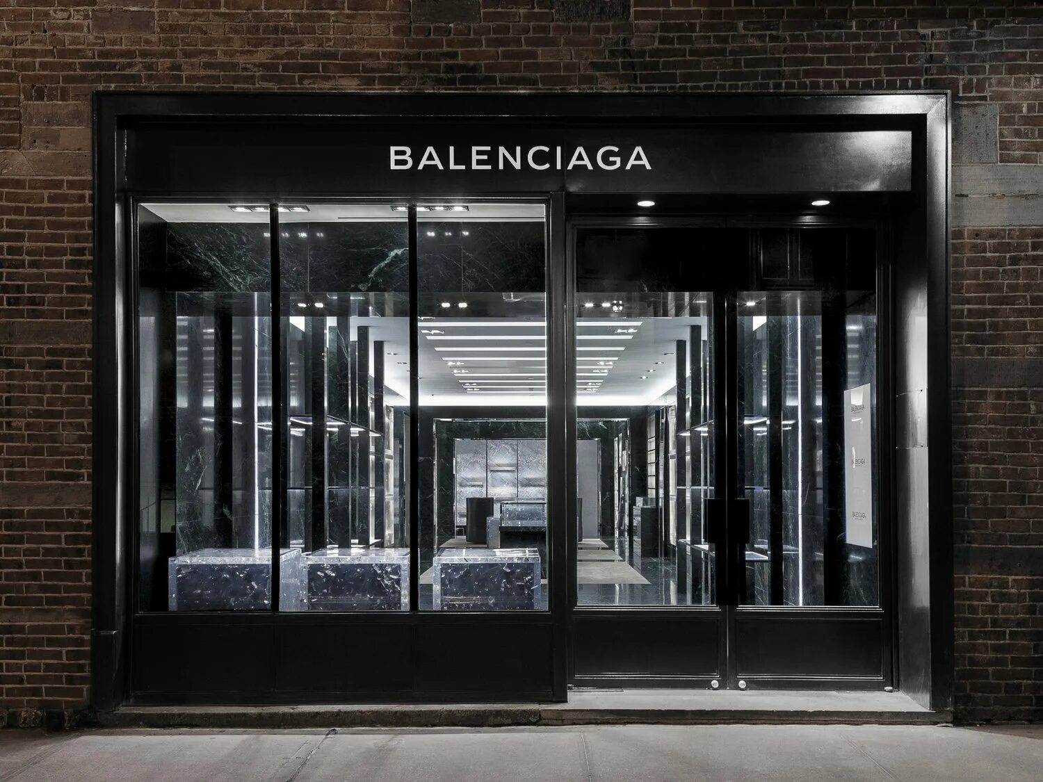 Balenciaga цум. Balenciaga Boutique. Balenciaga Store Design. Бутик Баленсиага в Париже. Баленсиага ЦУМ.