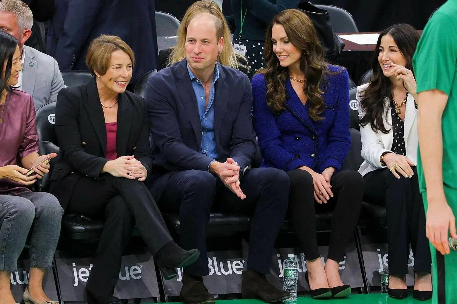 Первыми посетили америку. Кэтрин, принцесса Уэльская на баскетбольном матче. Уильям принц Уэльский. Кейт и Уильям в Америке. Кейт Миддлтон.