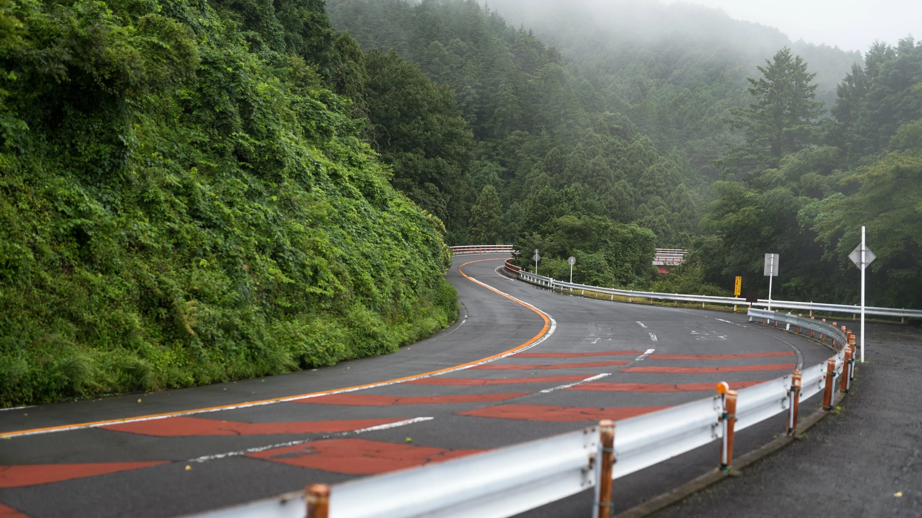 Yellow spring road япония. Гунма Акина. Гора Акина. Горные дороги Японии Акина. Гора Акина трасса.