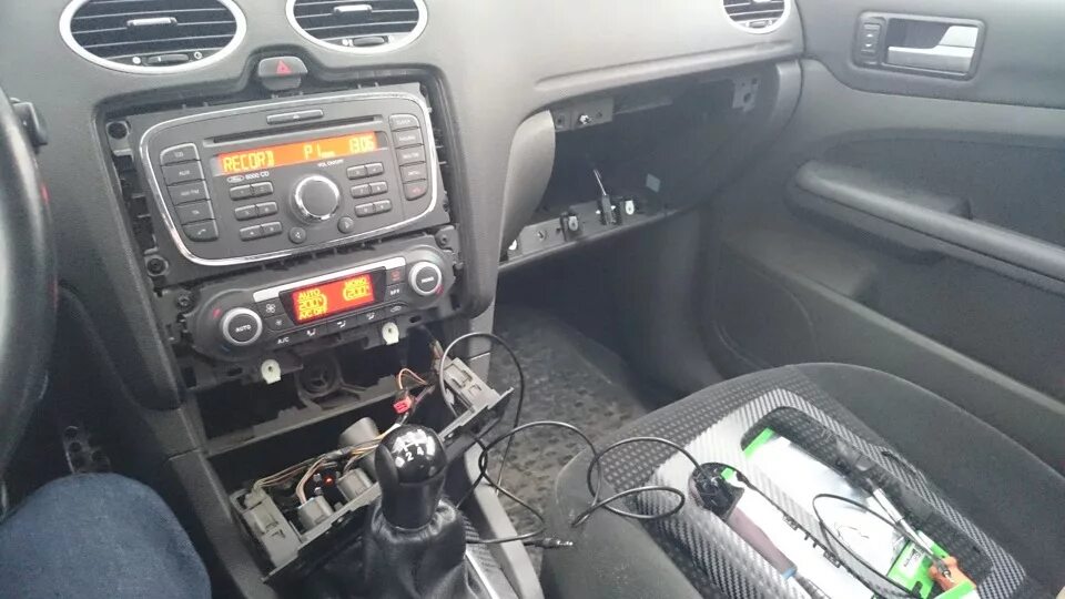 #14Установил в панель разъем USB-AUX - Ford Focus II Sedan, 2 л, 2010 года автоз